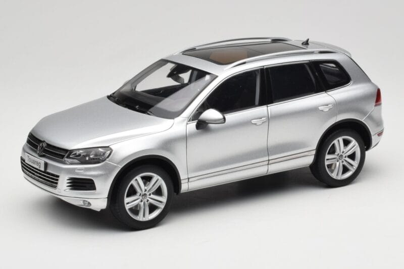 Volkswagen Touareg 7L Silver Metallic Kyosho 1:18 8821CS Métal