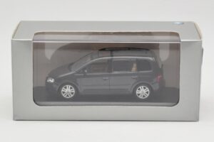 Volkswagen Touran 1T Vert Foncé Minichamps 1:43 400052101 Métal — image 4 sur 4
