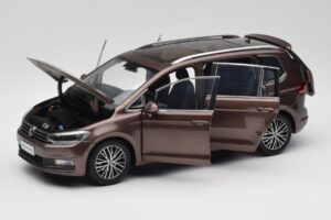 Volkswagen Touran 5T Marron Paudi Model 1:18 ZVE000003BRA Métal — image 2 sur 8