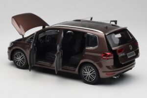 Volkswagen Touran 5T Marron Paudi Model 1:18 ZVE000003BRA Métal — image 5 sur 8
