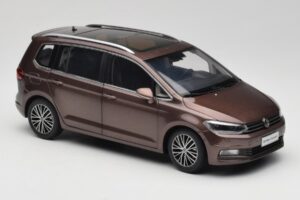 Volkswagen Touran 5T Marron Paudi Model 1:18 ZVE000003BRA Métal — image 6 sur 8