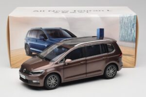 Volkswagen Touran 5T Marron Paudi Model 1:18 ZVE000003BRA Métal — image 8 sur 8