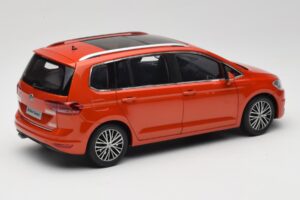 Volkswagen Touran 5T Orange Paudi Model 1:18 ZVE000003ORA Métal — image 3 sur 8