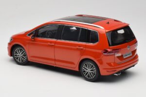 Volkswagen Touran 5T Orange Paudi Model 1:18 ZVE000003ORA Métal — image 7 sur 8
