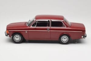 Volvo 142 Rouge Foncé MCG 1:18 MCG18443 Métal — image 3 sur 6