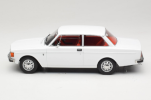 Volvo 142 Blanc MCG 1:18 MCG18445 Métal — image 3 sur 6