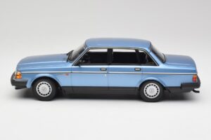 Volvo 240 GL Bleu Métallisé Minichamps 1:18 155171404 Métal — image 3 sur 6
