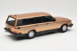 Volvo 240 GL Break Gold Metallic Minichamps 1:18 155171415 Métal — image 2 sur 6