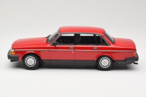 Volvo 240 GL Rouge Foncé Minichamps 1:18 166171401 Métal — image 3 sur 6
