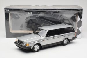 Volvo 240 GL Estate Argent Minichamps 1:18 155171416 Métal — image 6 sur 6