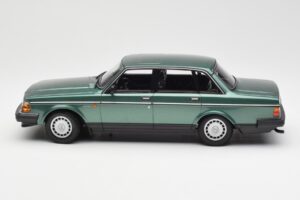 Volvo 240 GL Vert Métallisé Minichamps 1:18 155171400 Métal — image 3 sur 6