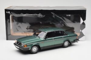 Volvo 240 GL Vert Métallisé Minichamps 1:18 155171400 Métal — image 6 sur 6