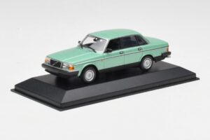 Volvo 240 GL Vert Métallisé Minichamps 1:43 400171402 Métal — image 2 sur 4