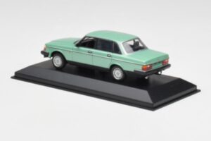 Volvo 240 GL Vert Métallisé Minichamps 1:43 400171402 Métal — image 3 sur 4