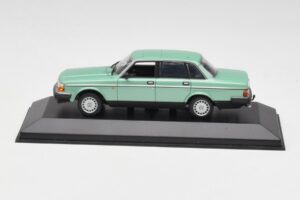 Volvo 240 GL Vert Métallisé Minichamps 1:43 400171402 Métal