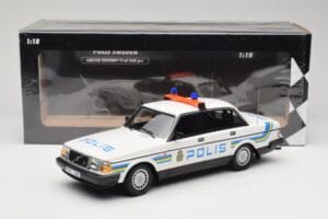 Volvo 240 GL Polis Sweden Minichamps 1:18 155171490 Métal — image 6 sur 6