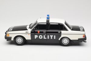 Volvo 240 GL Politi Norway Noir Minichamps 1:18 155171496 Métal — image 3 sur 6