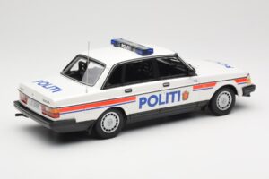 Volvo 240 GL Politi Norway Minichamps 1:18 155171491 Métal — image 2 sur 6