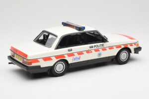 Volvo 240 GL Politie Netherlands Minichamps 1:18 155171498 Métal — image 2 sur 6
