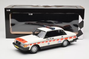 Volvo 240 GL Politie Netherlands Minichamps 1:18 155171498 Métal — image 6 sur 6