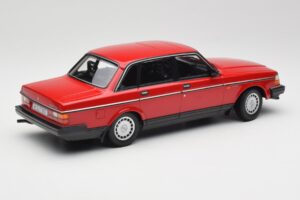Volvo 240 GL Rouge Minichamps 1:18 155171401 Métal — image 2 sur 6