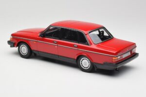 Volvo 240 GL Rouge Minichamps 1:18 155171401 Métal — image 5 sur 6