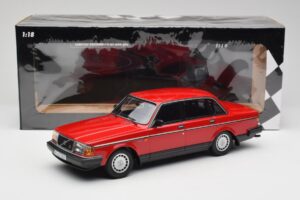 Volvo 240 GL Rouge Minichamps 1:18 155171401 Métal — image 6 sur 6