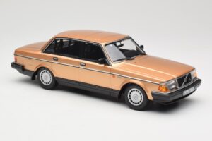 Volvo 240 GL Or Minichamps 1:18 155171405 Métal — image 4 sur 6