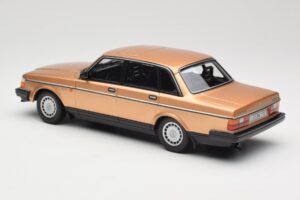 Volvo 240 GL Or Minichamps 1:18 155171405 Métal — image 5 sur 6
