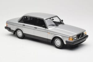 Volvo 240 GL Argent Minichamps 1:18 155171408 Métal — image 4 sur 6