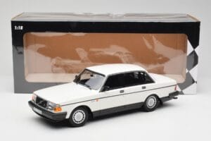 Volvo 240 GL Blanc Minichamps 1:18 155171402 Métal — image 6 sur 6
