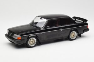 Volvo 240 Turbo Noir Custom IXO 1:18 18CMC178 Métal
