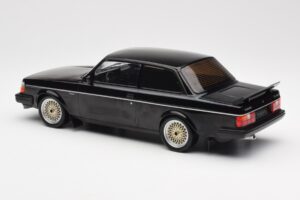 Volvo 240 Turbo Noir Custom IXO 1:18 18CMC178 Métal — image 5 sur 6
