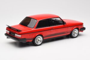 Volvo 240 Turbo Rouge Custom IXO 1:18 18CMC177 Métal — image 2 sur 5