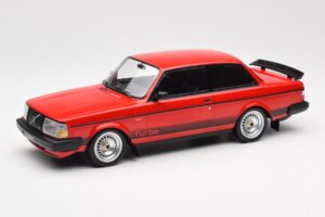 Volvo 240 Turbo Rouge Custom IXO 1:18 18CMC177 Métal