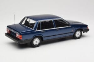 Volvo 740 GL Dark Blue Metallic Minichamps 1:18 155171701 Métal — image 2 sur 6