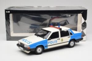 Volvo 740 GL Police Suédoise Minichamps 1:18 155171791 Métal — image 6 sur 6