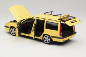 Volvo 850 T-5R Break Cream Yellow AUTOart 1:18 79506 Métal — image 5 sur 8