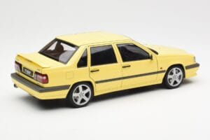 Volvo 850 T-5R Jaune AUTOart 1:18 79501 Métal — image 3 sur 8