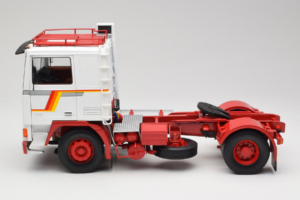 Volvo F12 Blanc Rouge Road Kings 1:18 RK180031 Métal — image 4 sur 8