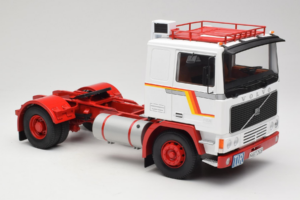 Volvo F12 Blanc Rouge Road Kings 1:18 RK180031 Métal — image 6 sur 8