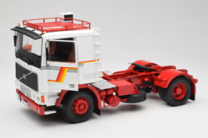 Volvo F12 Blanc Rouge Road Kings 1:18 RK180031 Métal — image 2 sur 8
