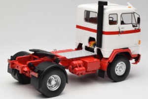 Volvo F88 Blanc Rouge MCG 1:18 MCG18141 Métal — image 3 sur 8