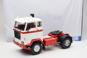 Volvo F88 Blanc Rouge MCG 1:18 MCG18141 Métal — image 8 sur 8