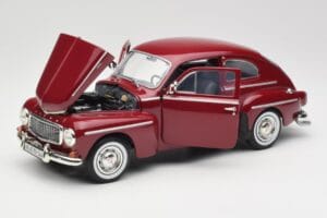 Volvo PV544 Cherry Red Revell 1:18 08887 Métal — image 2 sur 8