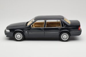 Volvo S90 Royal Blue DNA 1:18 DNA000088 Métal — image 3 sur 6