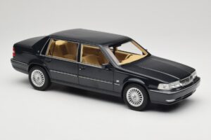 Volvo S90 Royal Blue DNA 1:18 DNA000088 Métal — image 4 sur 6