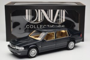 Volvo S90 Royal Blue DNA 1:18 DNA000088 Métal — image 6 sur 6