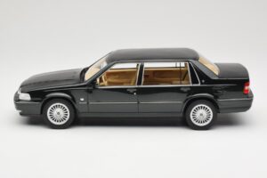 Volvo S90 Royal Green DNA 1:18 DNA000090 Métal — image 3 sur 6