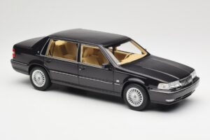 Volvo S90 Royal Violet DNA 1:18 DNA000089 Métal — image 4 sur 6